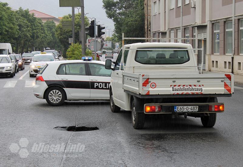 Mostar: Otvorila se rupa na cesti