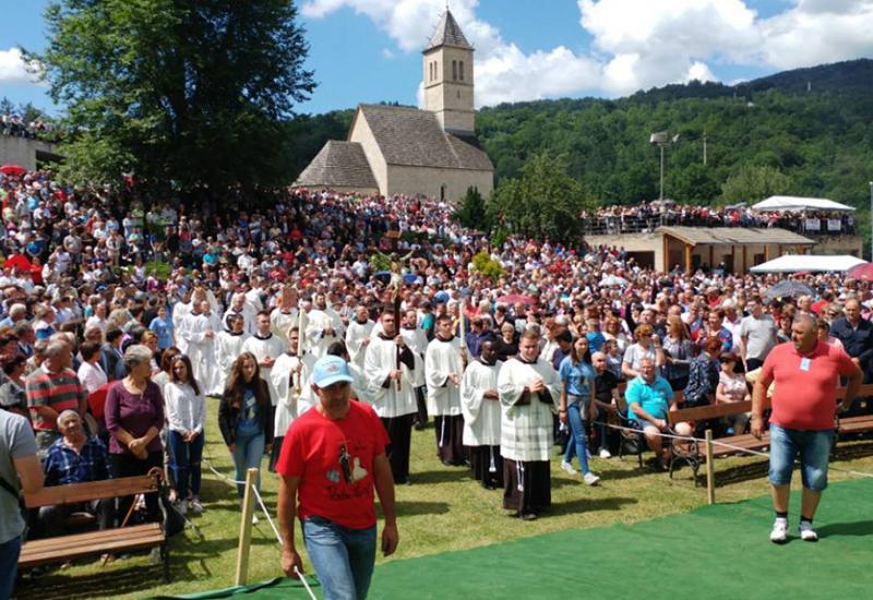 Sv. Ivo u Podmilačju okupio desetke tisuća hodočasnika