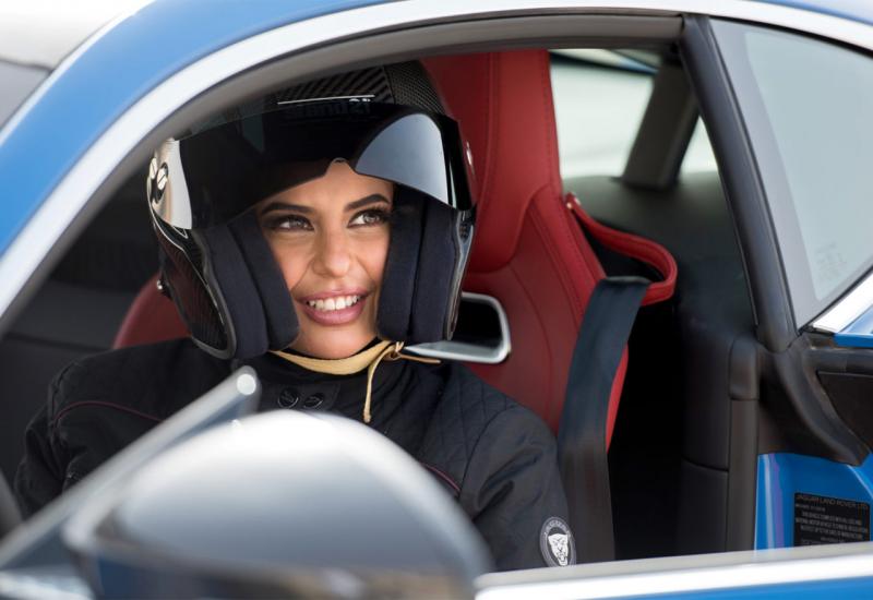  - Ona je prva Saudijka za upravljačem Ferrarija, 