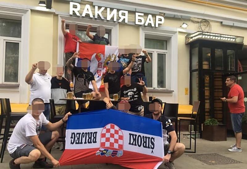 Srpski navijači na SP-u hvale se trofejem - hrvatskom zastavom 'Široki Brijeg'