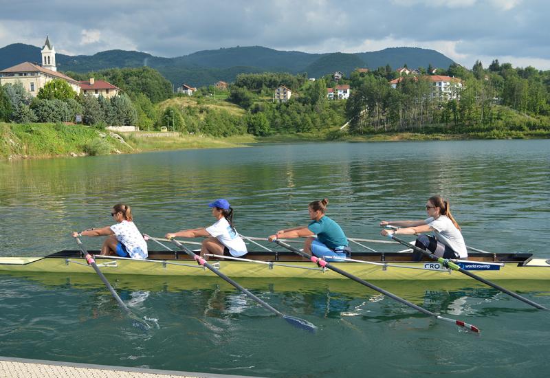 Veslači iz Zagreba pripremaju se na Ramskom jezeru