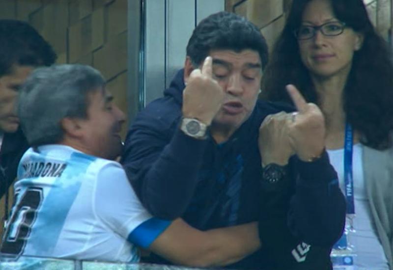 Maradona pokazao srednji prst navijačima Nigerije