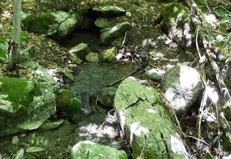 Source/Izvor:Panoramio) One of the Neretva springs - Nestao izvor Neretve