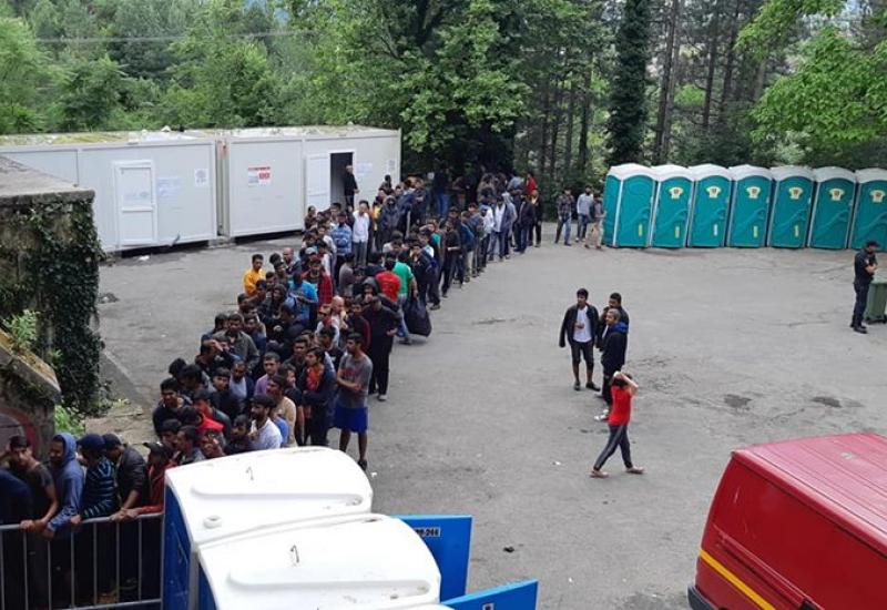 Migranti u Bihaću - Ministar MUP-a dogovara prijevoz 4.000 migranata iz Bihaća u Sarajevo