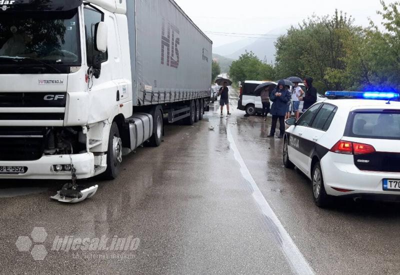 Prometna nesreća - Mostar - Stolac: Sudar teretnjaka i Opela