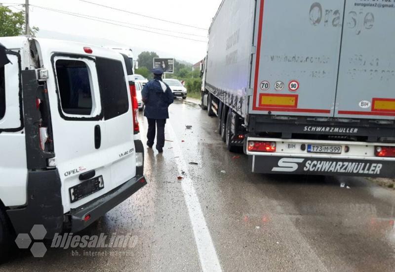 Na vozilima je nastala materijalna šteta - Mostar - Stolac: Sudar teretnjaka i Opela