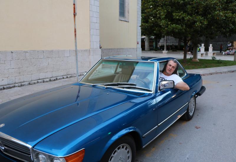 Dušan Prcović sa svojim Mercedesom - Hercegovac za omiljenim Mercedesom tragao sve do Amerike
