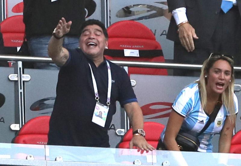 Mlađe je slađe: Kad Maradona ljubi svoju prijateljicu Rocio Olivu...