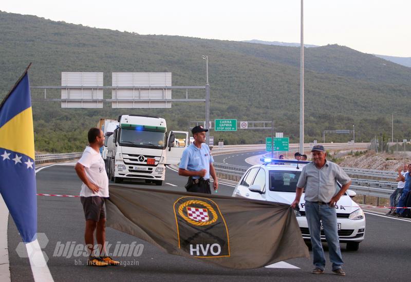 VIDEO | Branitelji ponovno blokirali Bijaču: Nećete se igrati sa nama!