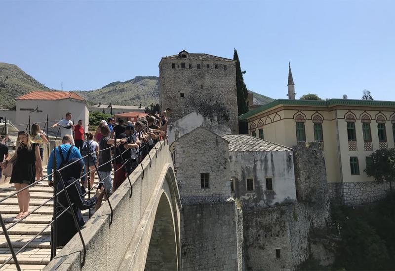 Skok iz Mostara za žrtve Srebrenice