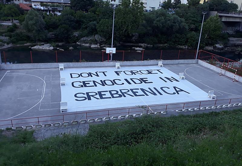 Mostar za Srebrenicu - Mostar: Oslikan veliki mural za žrtve genocida