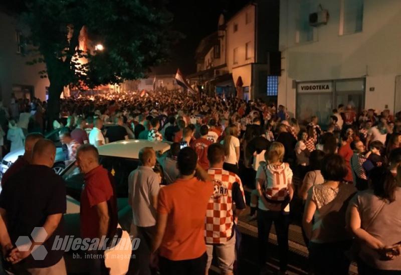 FOTO-VIDEO| BiH slavi pobjedu Vatrenih 