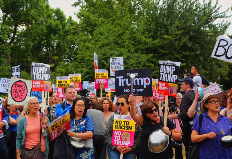 Trump u Londonu dočekan prosvjedima: 'Gubi se odavde, idi kući'