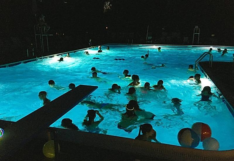 Hercegovina ima bazen na kojemu nije dosadno: Noćno kupanje, aqua-aerobic...