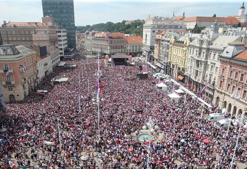 Doček Vatrenih na Trgu bana Josipa Jelačića - Stigli službeni podaci: Vatrene dočekao 300.000 navijača!