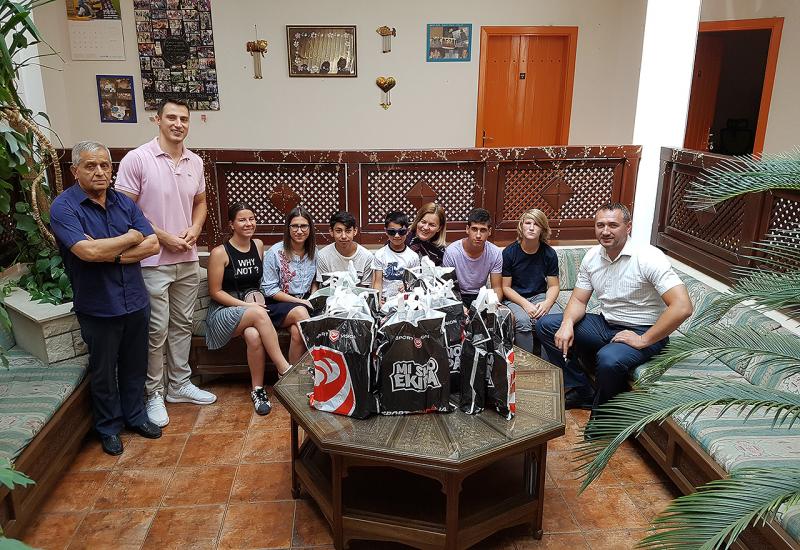 Olimpijac donirao sportsku opremu Dječjem domu Mostar