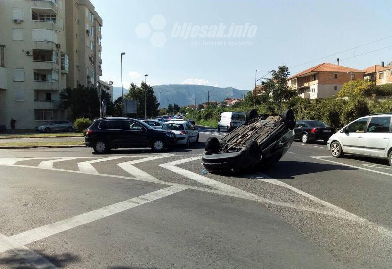 Mostar: Tri osobe ozlijeđene u sudaru tri automobila