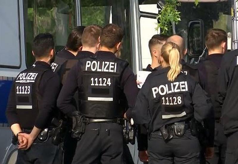  - Njemačka: Muškarac nožem napao putnike u autobusu