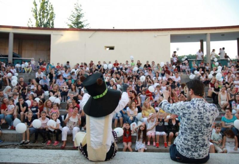  -  U okviru Konjičkog kulturnog ljeta održan koncert Latif i Mravko Travko