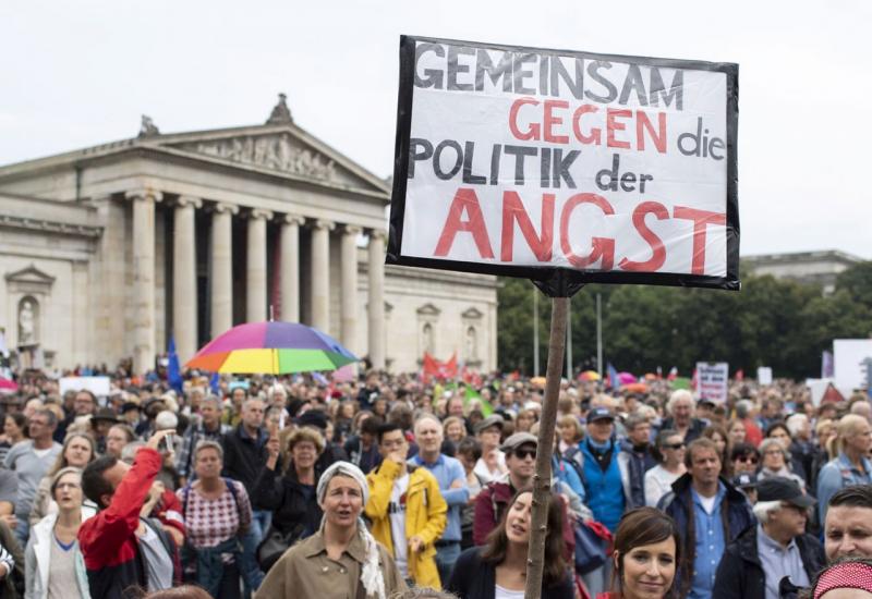  Masovni prosvjedi u Muenchenu protiv ''skretanja društva udesno''  