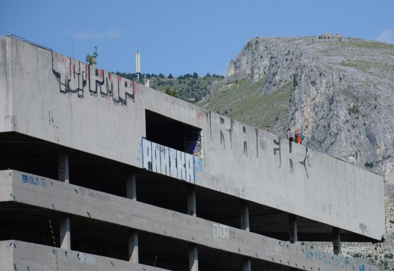 ‘Selfieji’ u Mostaru: Opasni turistički pothvati na još opasnijim mjestima