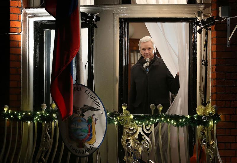 Kriza s Julianom Assangeom dostigla vrhunac