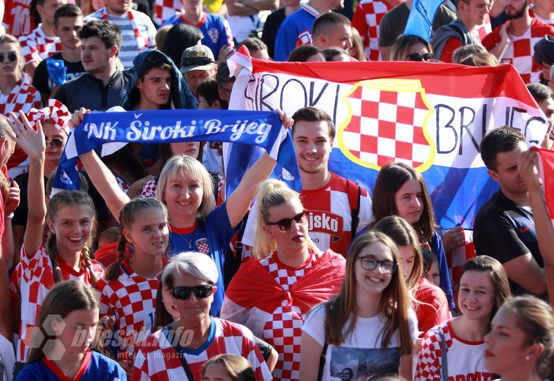 Tisuće ljudi iz BiH i regije u hrvatskim dresovima čeka Dalića