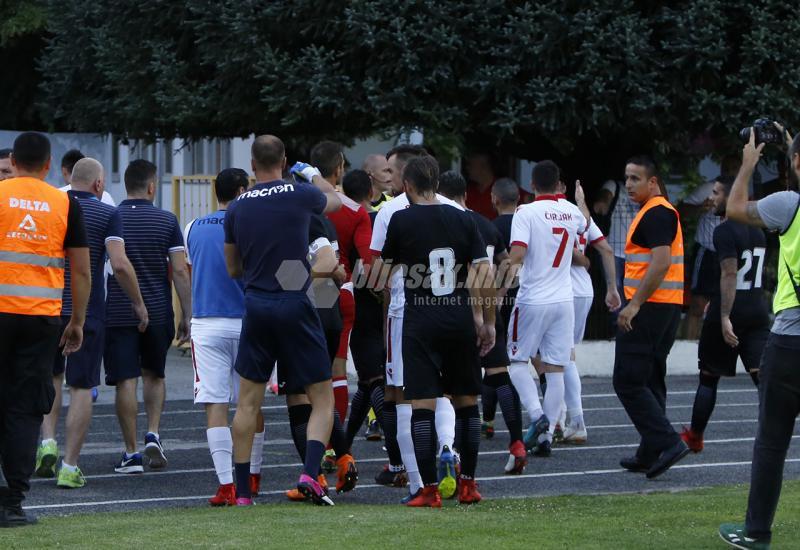 VIDEO | Igrači Vallette napali igrače Zrinjskog; reagirala i policija