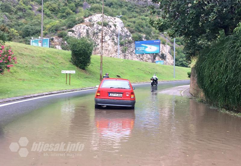 Muke po kiši za Opel Kadetta :( - Olujno nevrijeme pogodilo Mostar, hoće li ulice izdržati?