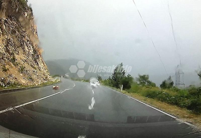 Zbog odrona otežan promet na cesti Bugojno - Kupres