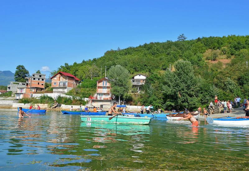 Na Jablaničkom jezeru održan veslački maraton