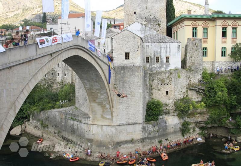 Borba za titulu najboljeg skakača - Mostar je centar regije: 452. natjecanje u skokovima sa Starog mosta