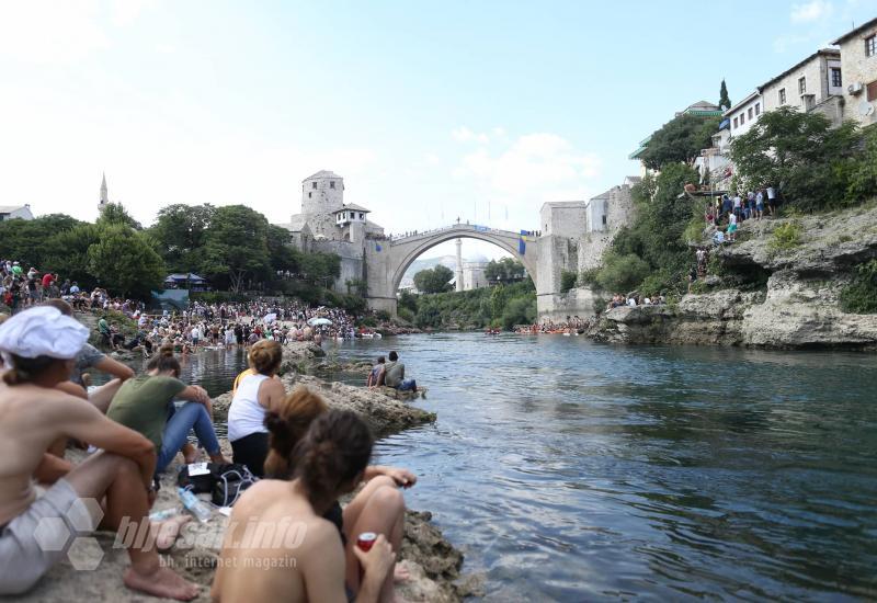 Publika uživa u skokovima - Mostar je centar regije: 452. natjecanje u skokovima sa Starog mosta