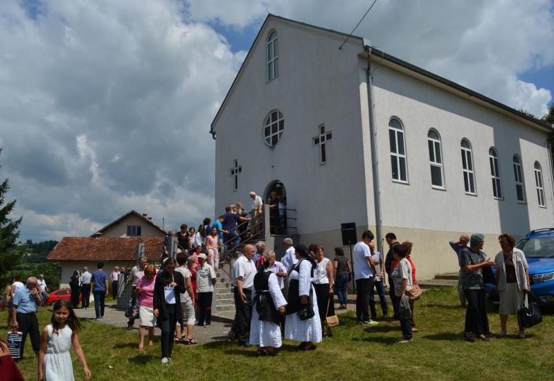 Proslava sv. Ane - Proslava Svete Ane u Drvetinama, bugojanskoj filijali: Malo nas je al