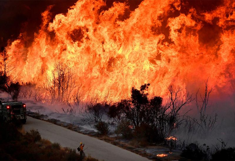 Dva požara prijete 10.000 domova u Kaliforniji