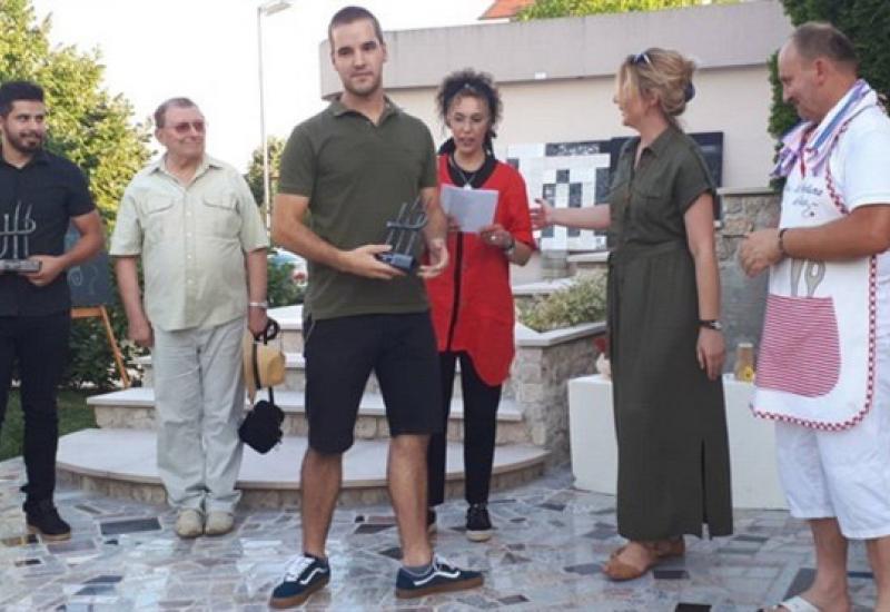 Mladi umjetnici iz Stoca i Gruda osvojili nagradu ''Privatno i javno''