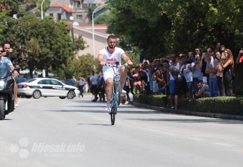 Čapljinac oborio svjetski rekord u vožnji bicikla na zadnjem kotaču