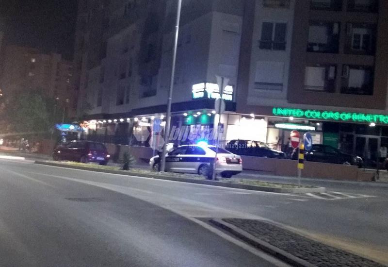 Automobil udario pješaka na pješačkom prijelazu kod zgrade  - Mostar: Automobil udario pješaka na pješačkom prijelazu