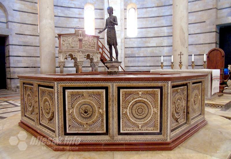 Krstionica sa kipom Svetog Ivana Krstitelja - Pisa, grad Kosog tornja, relikvija 11 apostola i trna iz Isusove krune