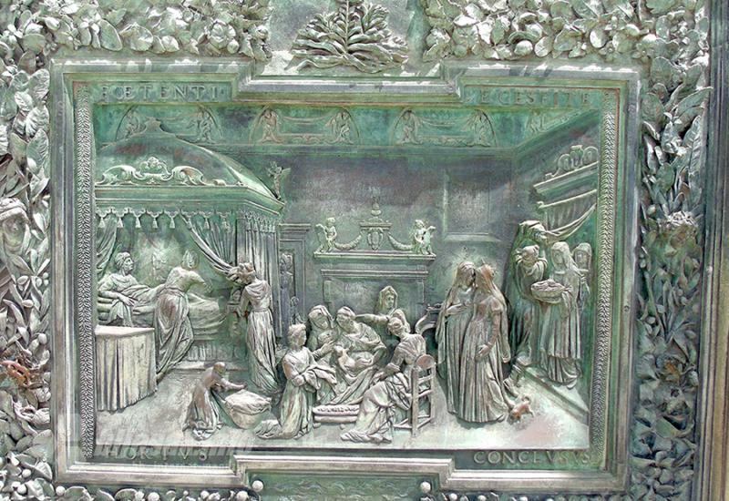 Detalj sa vrata katedrale - Pisa, grad Kosog tornja, relikvija 11 apostola i trna iz Isusove krune
