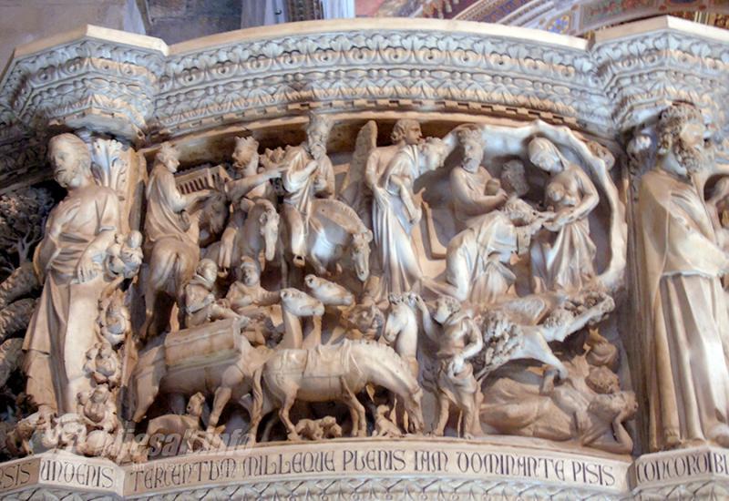 Pisa, grad Kosog tornja, relikvija 11 apostola i trna iz Isusove krune