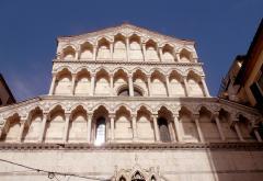 Pisa, grad Kosog tornja, relikvija 11 apostola i trna iz Isusove krune