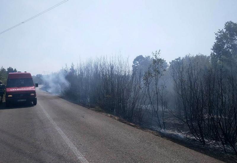Širi se požar južno od Mostara - Širi se požar južno od Mostara
