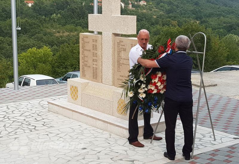 U najudaljenijem širokobriješkom selu otkriven spomenik žrtvama ratova