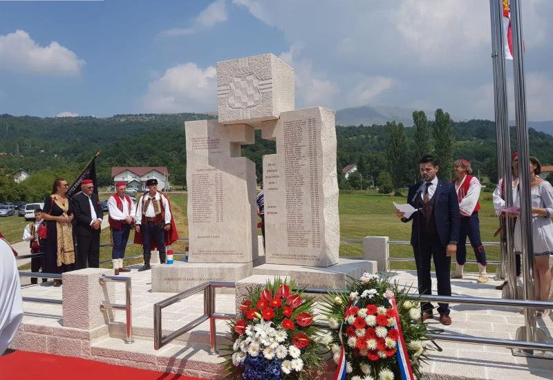 U Prisoju podignut spomenik poginulima u ratovima