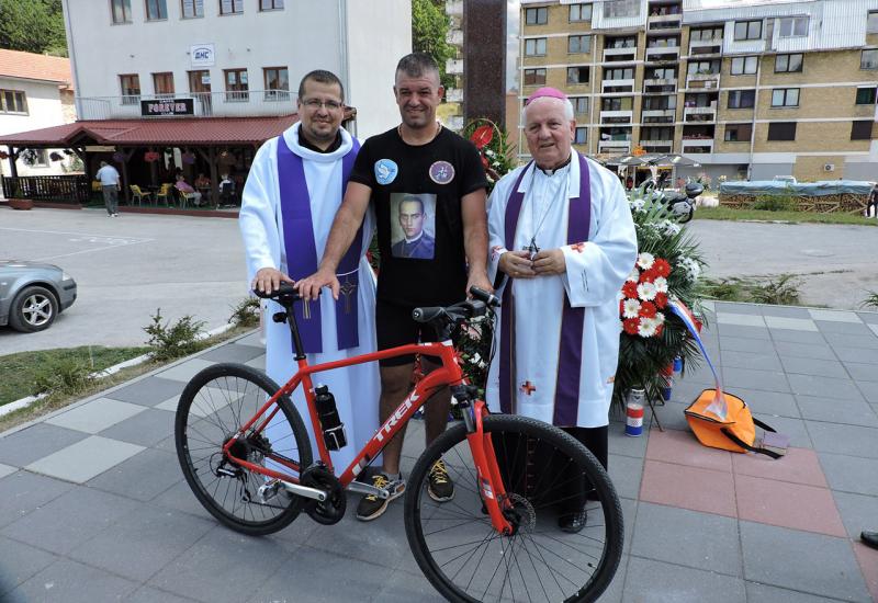 Biciklom od Labina Dalmatinskog do Bosanskog Grahova u čast poginulih branitelja