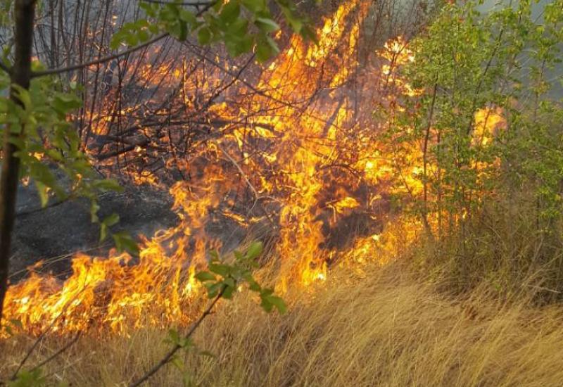 Opožarena je velika površina - Ugašen veliki požar u Čitluku