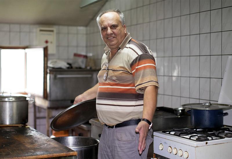 I to je BiH: Zatvorio svoj restoran kako bi nahranio migrante