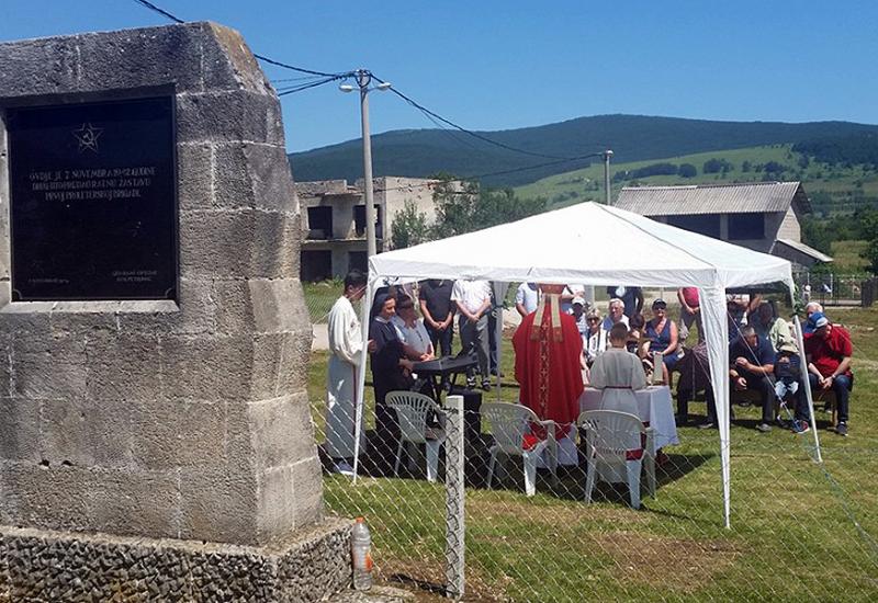Misa u Bos. Petrovcu - Nakon 70 godina: Katolici u Bosanskom Petrovcu dobit će svoju crkvu