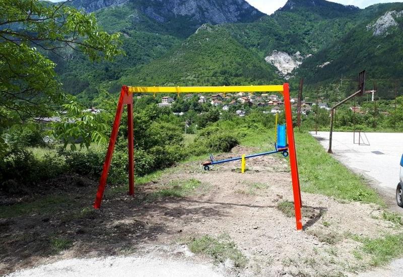 Mobilijar za najmlađe - Jablanica brine za svoje mlade: Uredili plaže, parkove, igrališta